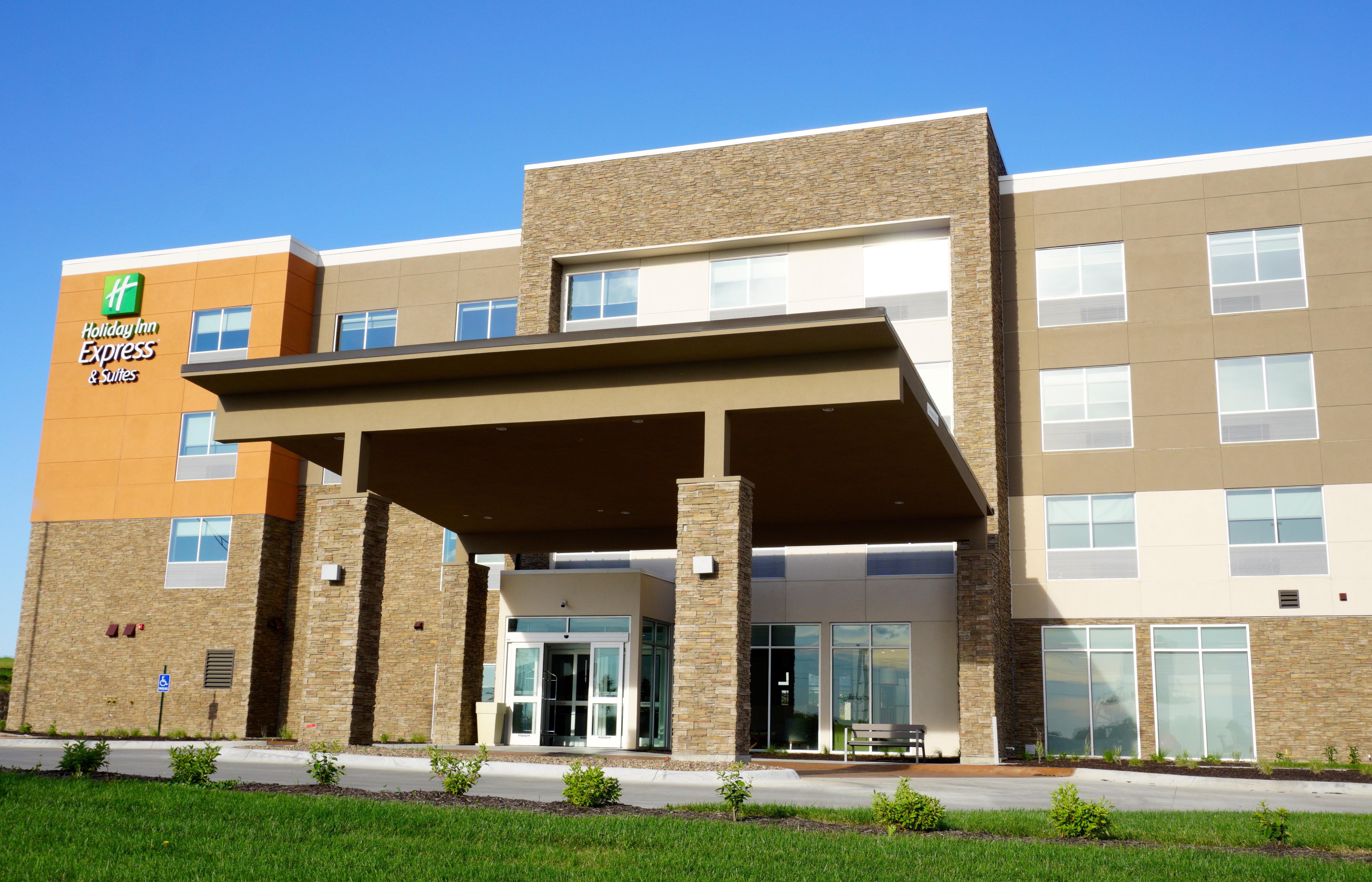 Holiday Inn Express & Suites Omaha - Millard Area By Ihg Eksteriør billede
