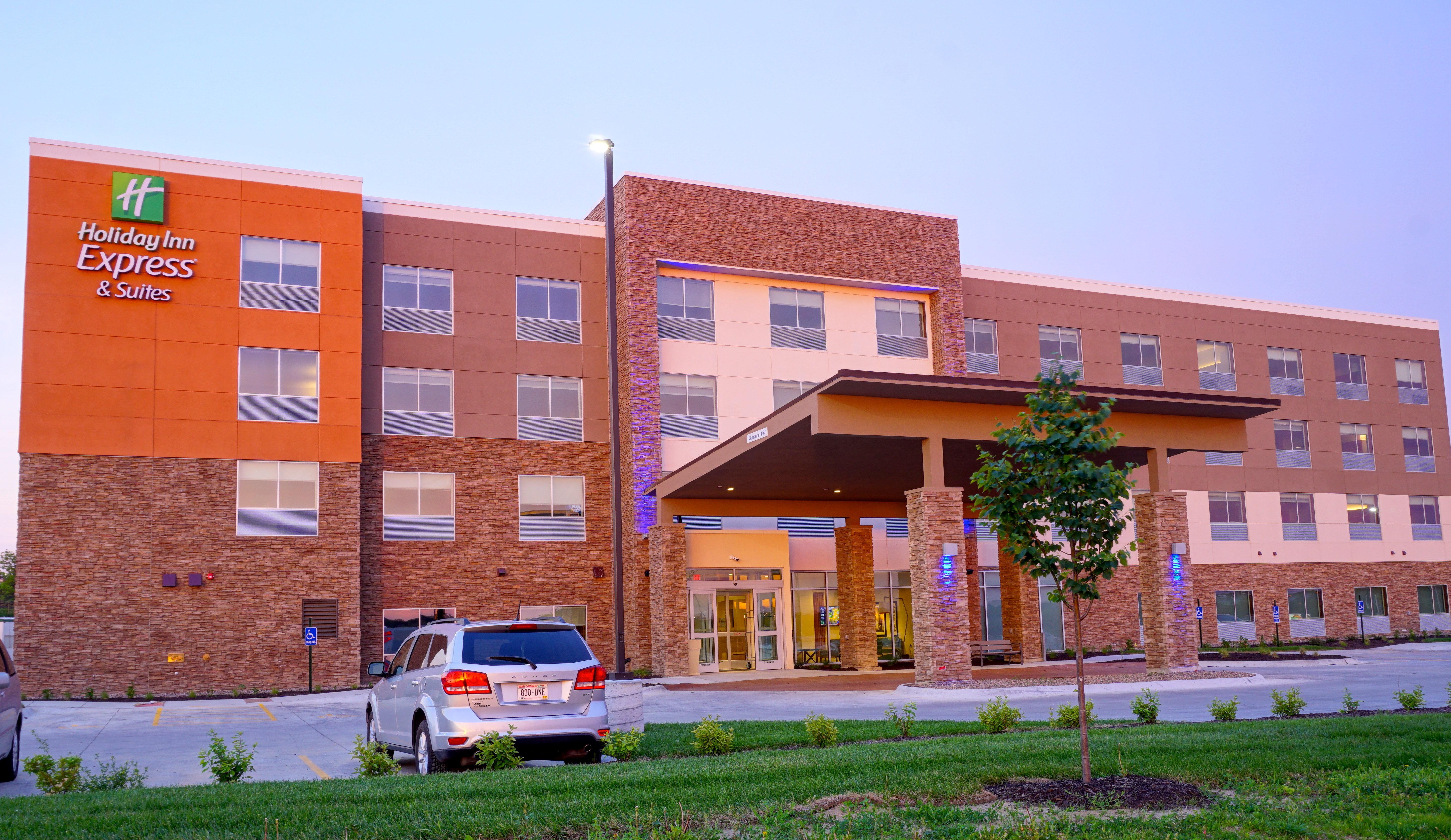 Holiday Inn Express & Suites Omaha - Millard Area By Ihg Eksteriør billede