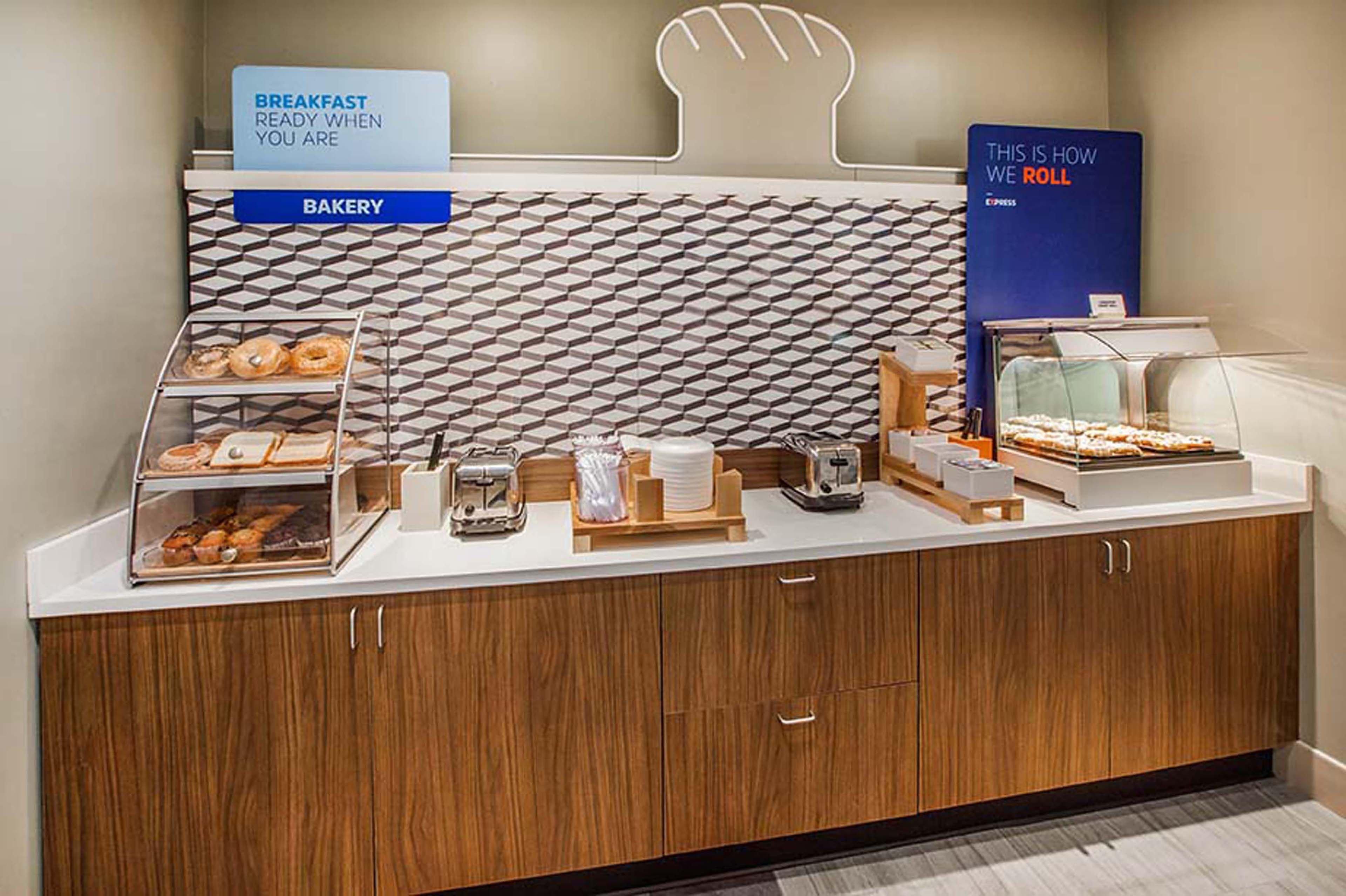 Holiday Inn Express & Suites Omaha - Millard Area By Ihg Eksteriør billede